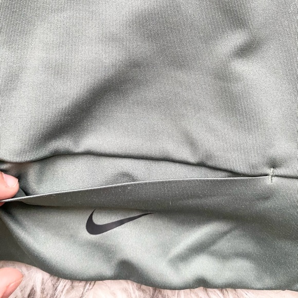 Nike Swoosh Pocket Sports Bra - Picture 2 of 5